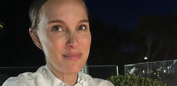 Natalie Portman exibe barrigão de grávida ao celebrar 45º aniversário