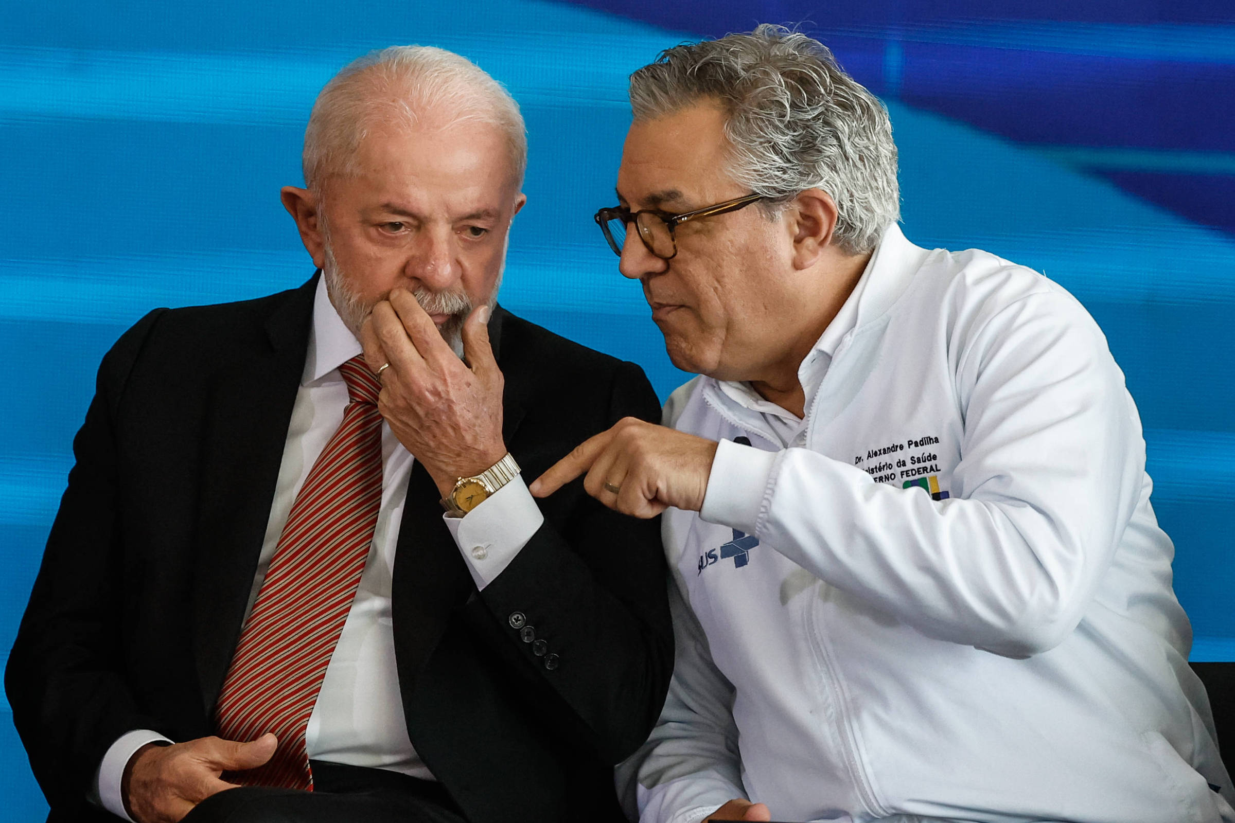 Governo Lula exigirá que aluno de medicina comprove proficiência no Enamed para exercer profissão