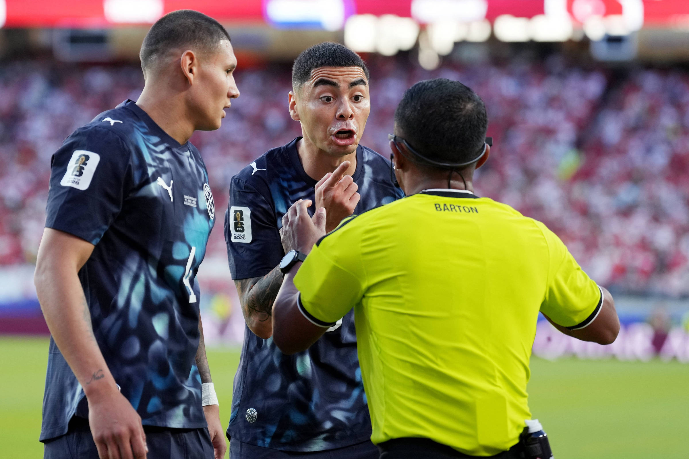 Lei Vini Jr é aplicada na Copa: paraguaio é expulso por cobrir a boca em jogo contra a Turquia