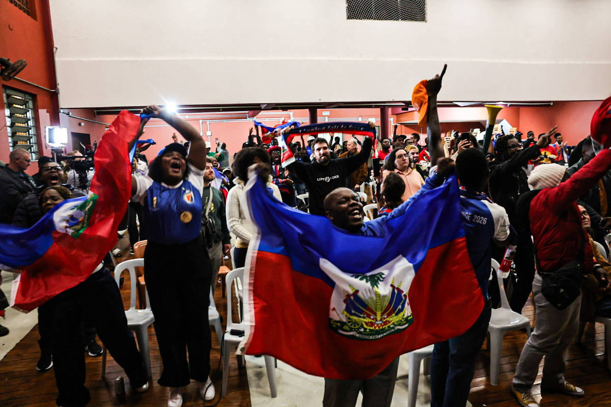 Desapontados com derrota, haitianos declaram torcida para o Brasil; exceto um
