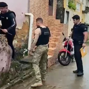 Operação cumpre 17 mandados de busca e apreensão contra o crime organizado em Penedo
