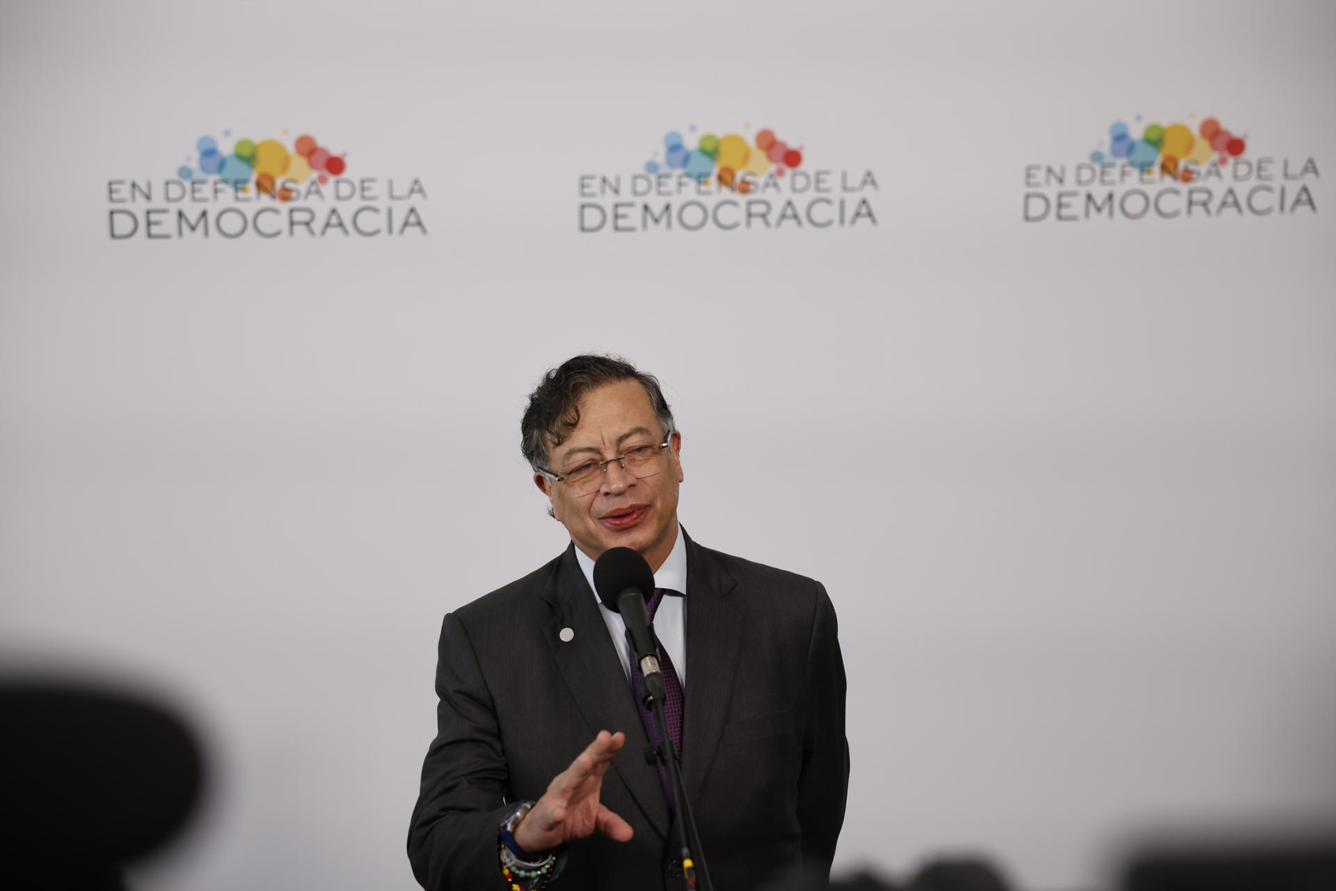 Petro desobedece a ordem da Justiça da Colômbia que o proíbe de fazer propaganda eleitoral