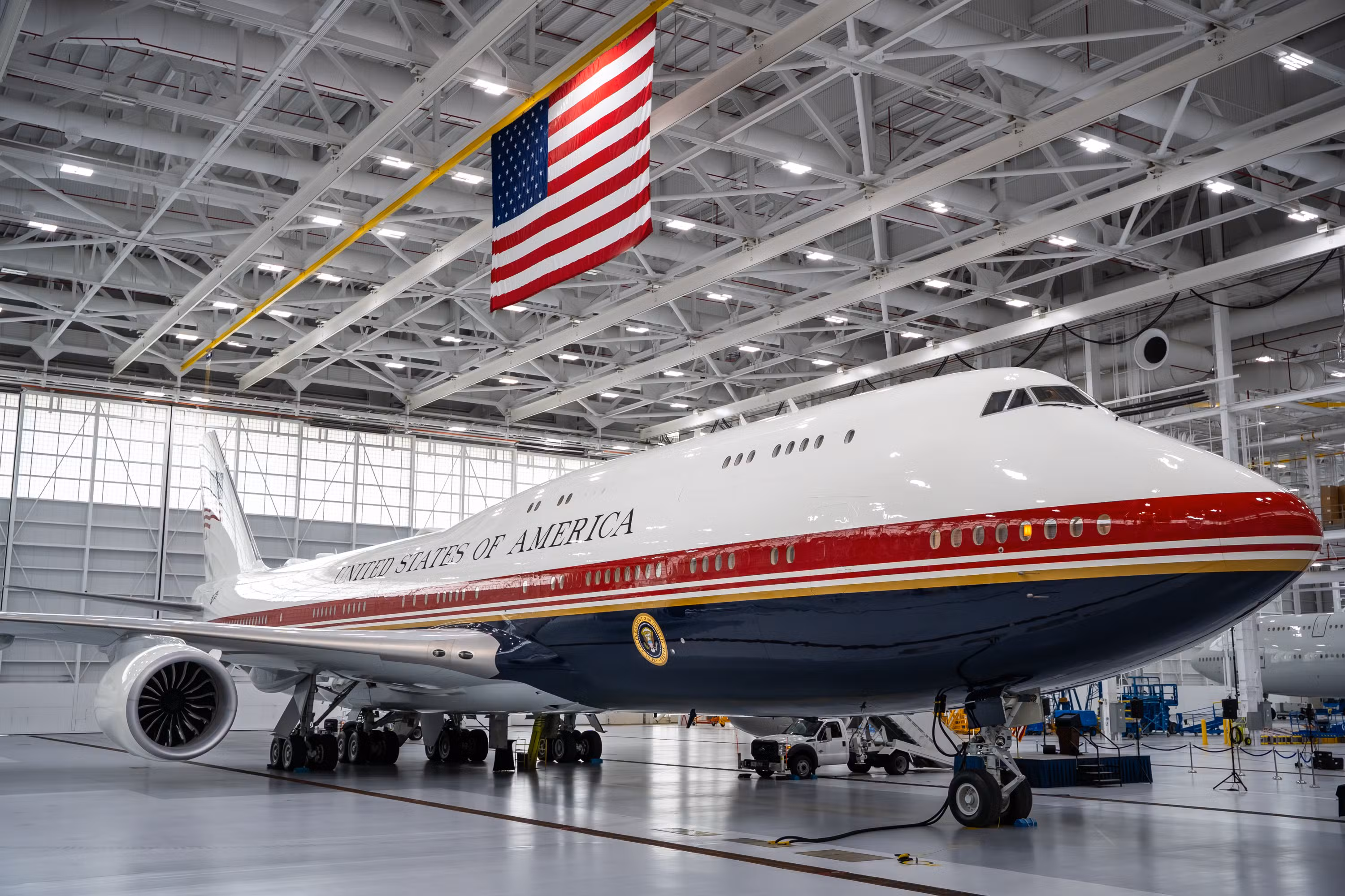 EUA apresentam novo Air Force One, presente do Catar a Trump