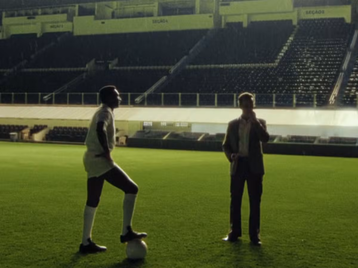 Rodrigo Santoro publica imagens dos bastidores de série com Pelé sobre o tri da Seleção Brasileira; VEJA