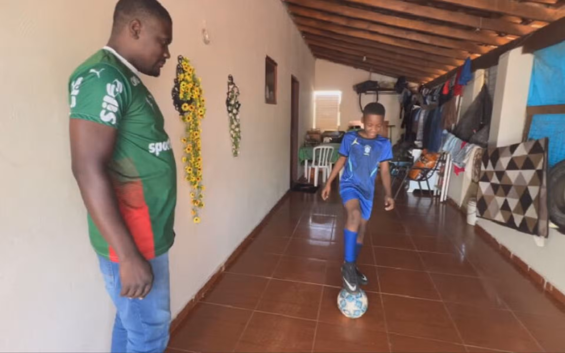 Haitiano que vive no Brasil dá nome de Neymar ao filho em homenagem ao jogador da Seleção: 'Gosto muito dele'