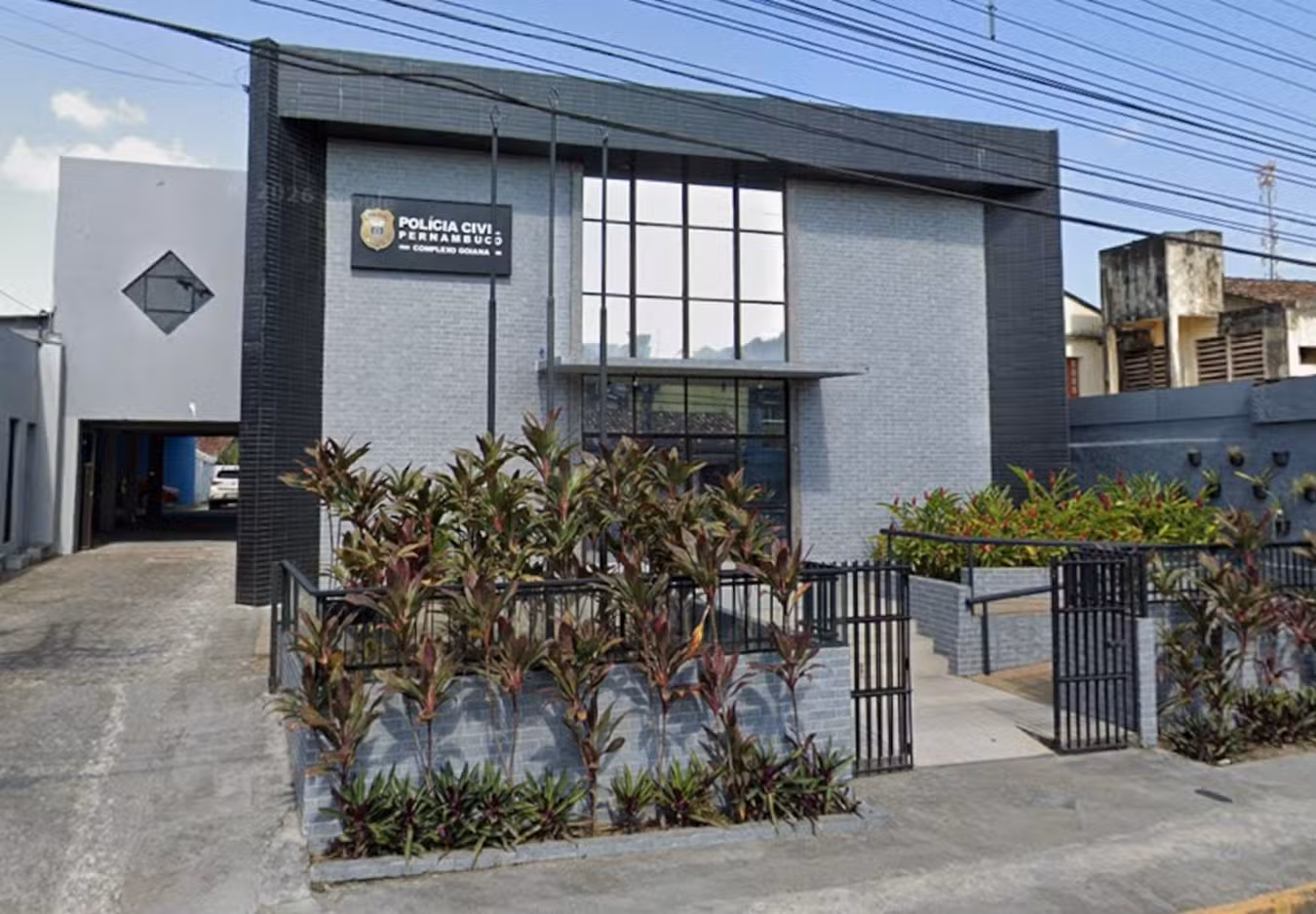 Mãe e filha adolescente são assassinadas a tiros dentro de casa