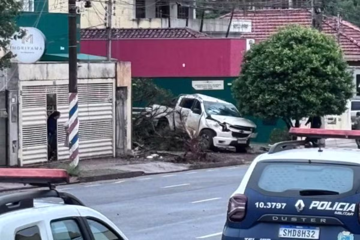 Mulher em moto morre atropelada por caminhonete em Campo Grande
