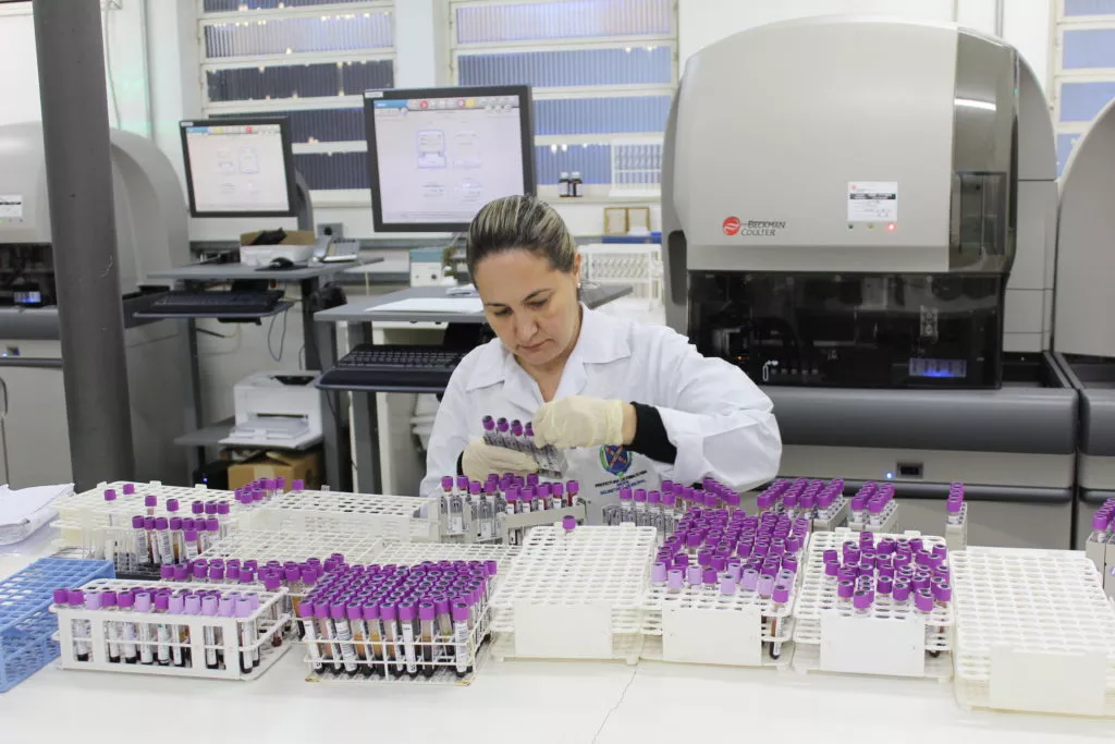 Terceirização de exames e reestruturação do laboratório municipal de Piracicaba viram alvo de investigação do MP